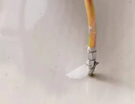 金华市瓷砖空鼓维修公司专业解答在瓷砖铺贴过程中，如果使用的砂料过粗（如全部使用了粗砂），可能会导致以下问题